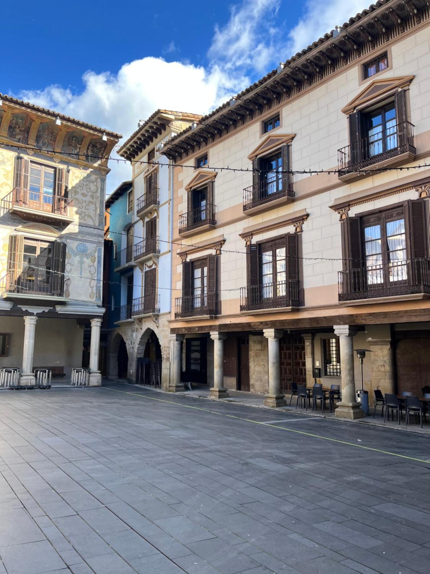 Apartamentos Angelus Plaza Mayor De Graus Eksteriør billede