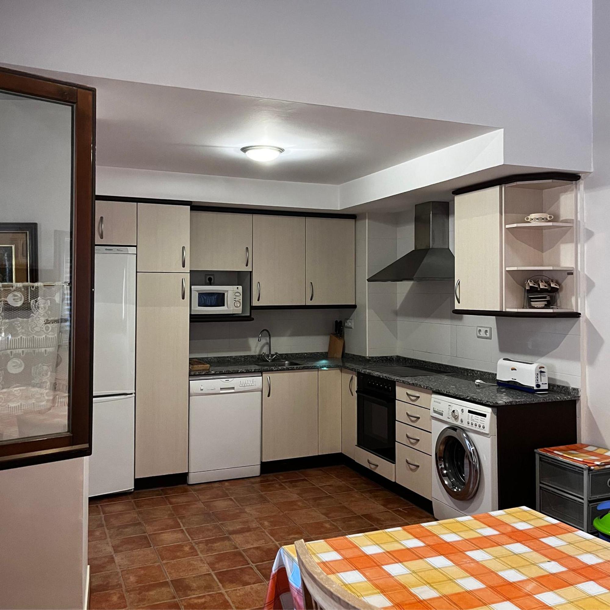 Apartamentos Angelus Plaza Mayor De Graus Eksteriør billede